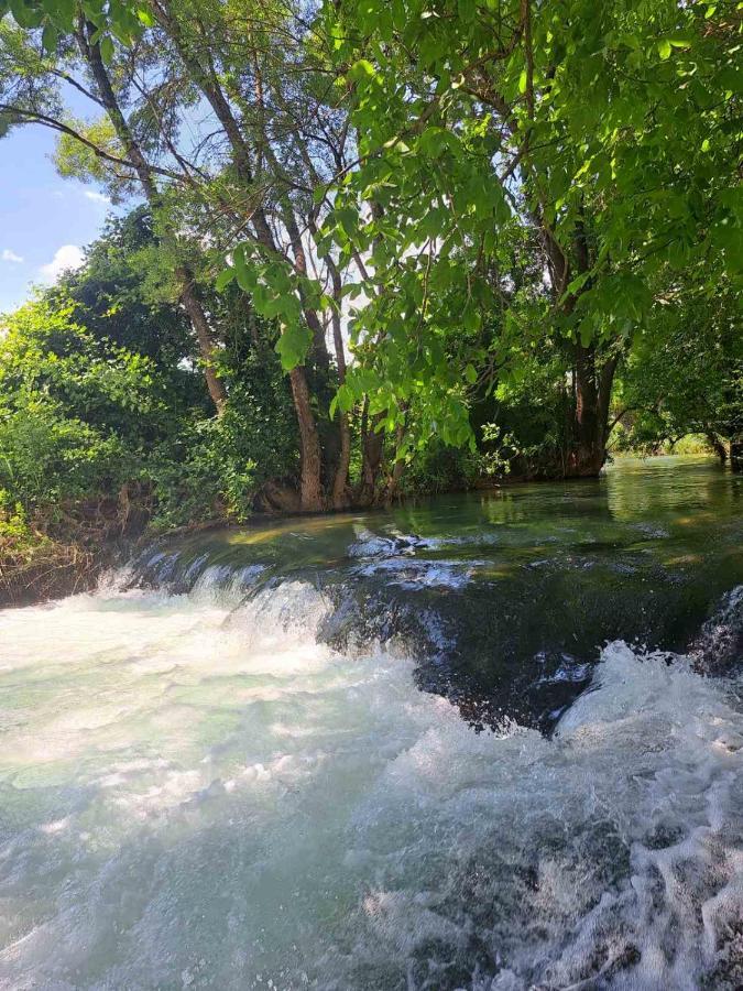 Guest House Green River ยูบุสกี ภายนอก รูปภาพ