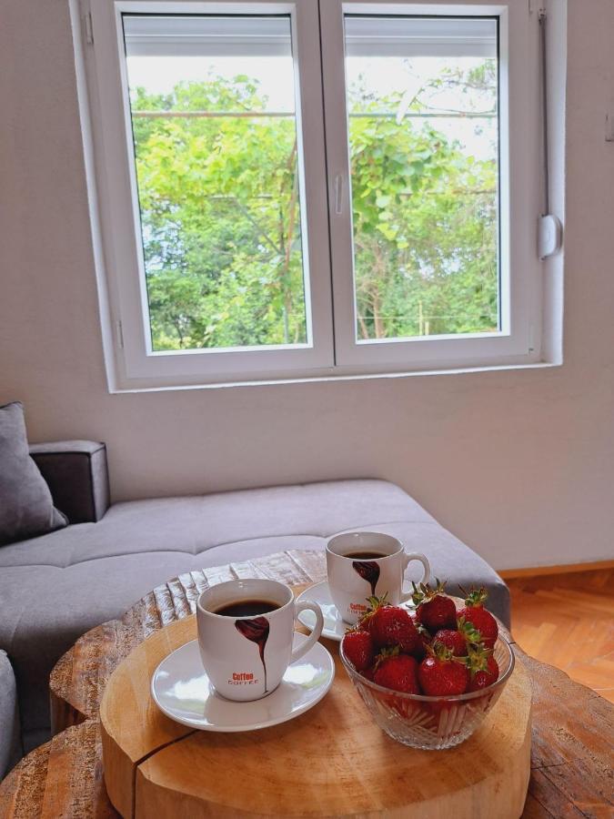 Guest House Green River ยูบุสกี ภายนอก รูปภาพ