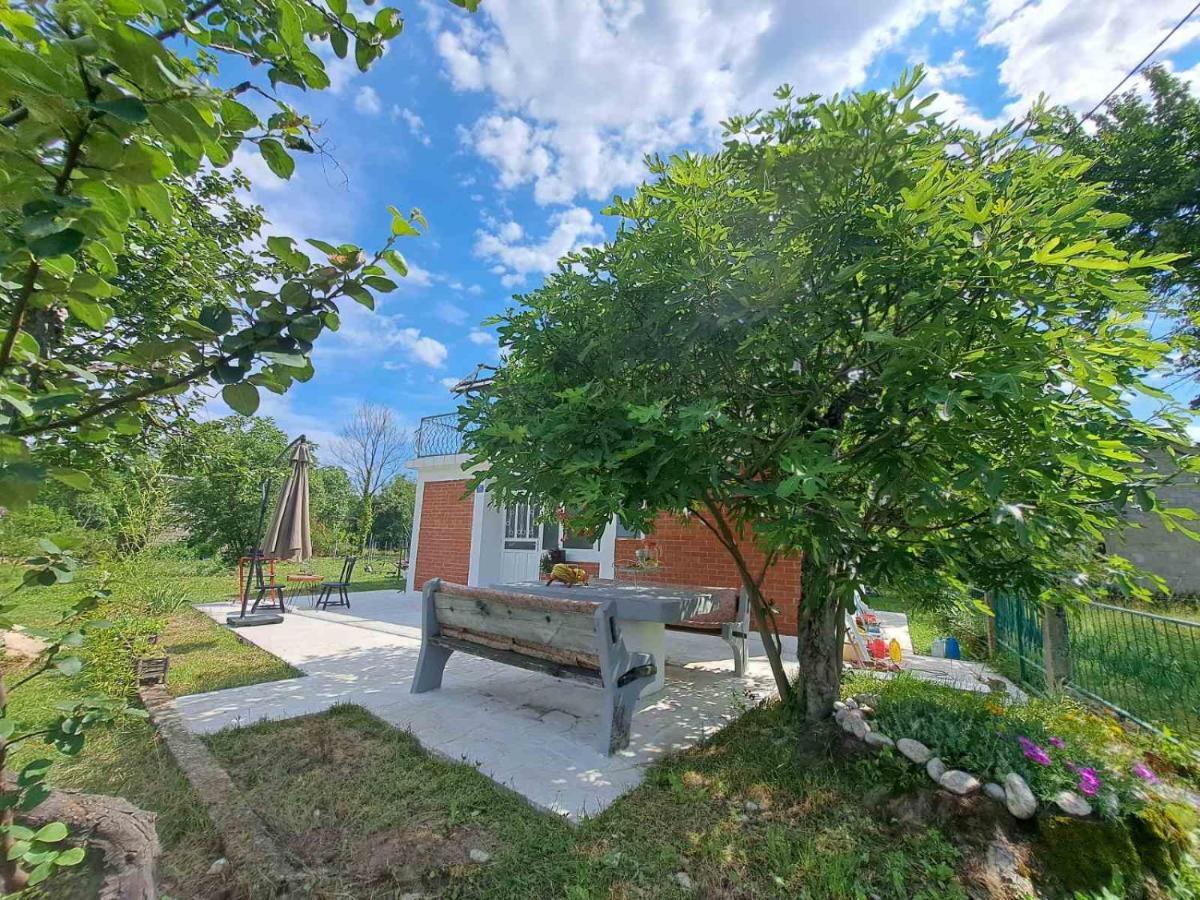 Guest House Green River ยูบุสกี ภายนอก รูปภาพ