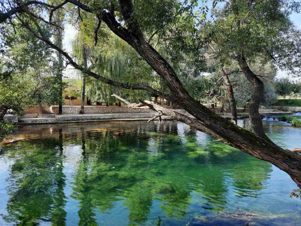 Guest House Green River ยูบุสกี ภายนอก รูปภาพ
