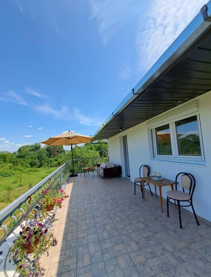 Guest House Green River ยูบุสกี ภายนอก รูปภาพ
